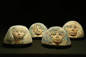 Arqueólogos españoles descubren un ajuar funerario de 3.400 años de edad cerca de Luxor